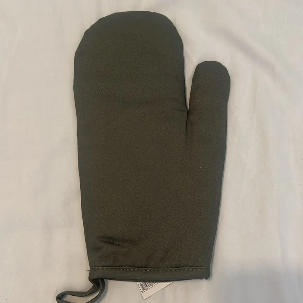 NWT Green Plant Pattern Oven Mitt “No such thing as too many plants”